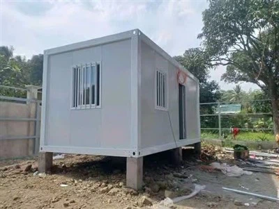 Pequena casa de contedores